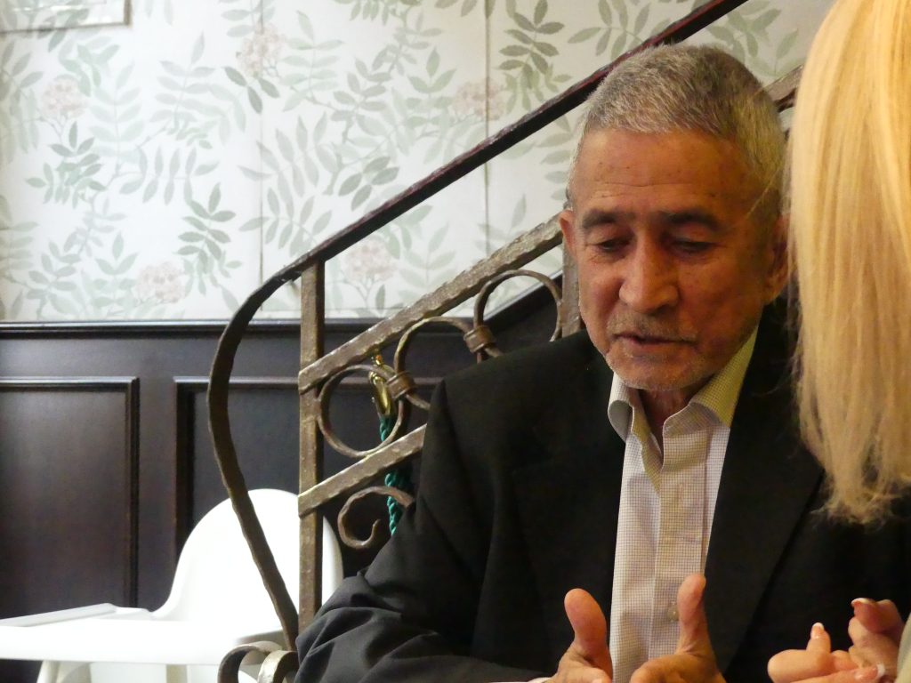Afghan refugee Deldar Naraiwal giving an interview to FactRefuge. (Photo: FactRefuge / Mariska Mediahuis)