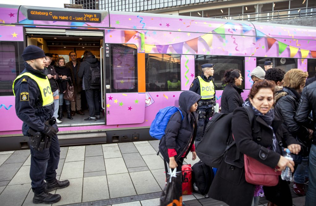 The police set up the new temporary border control at, among other places, Hyllie station in Malmö (Photo: News Øresund - Johan Wessman)
