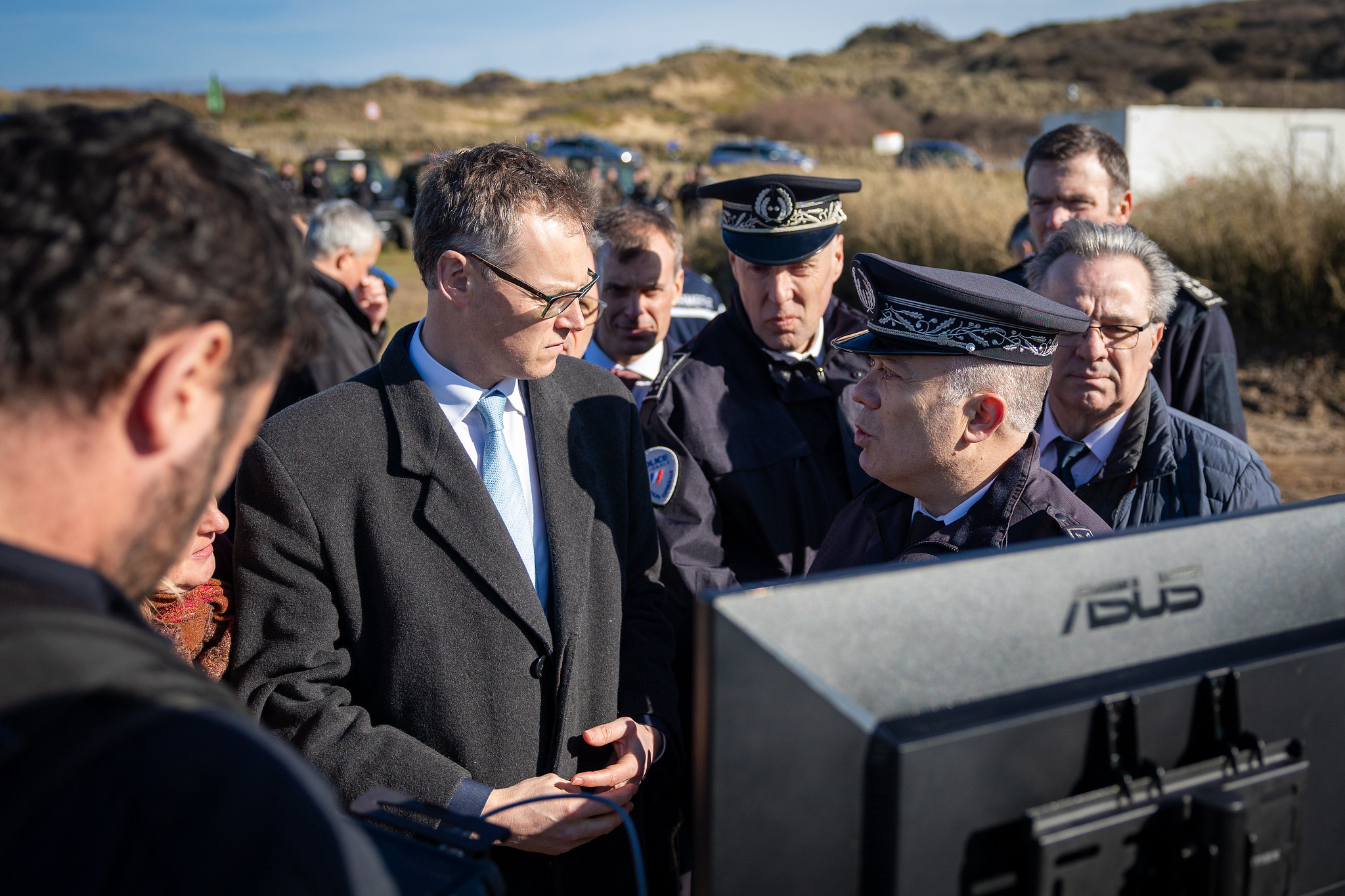 UK Minister for Illegal Migration Michael Tomlinson meets French partners in northern France A3138. Photo: Ravi Soodi / Home Office / Flickr, CC BY 2.0