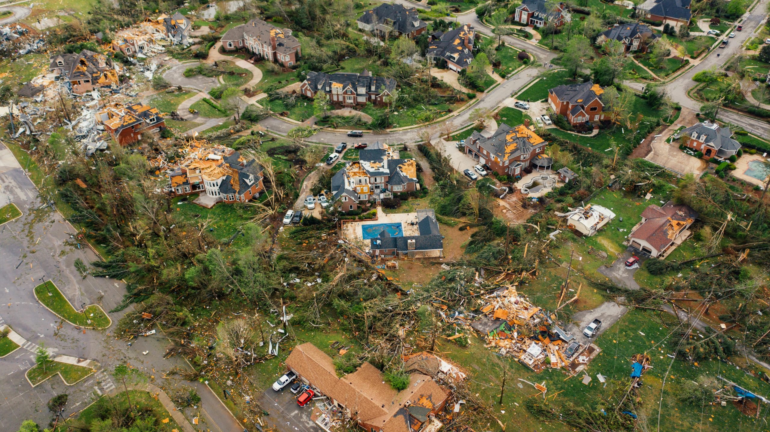 1121_Dramatic view of village houses damaged by thunderstorm. Photo: Kelly on Pexels.