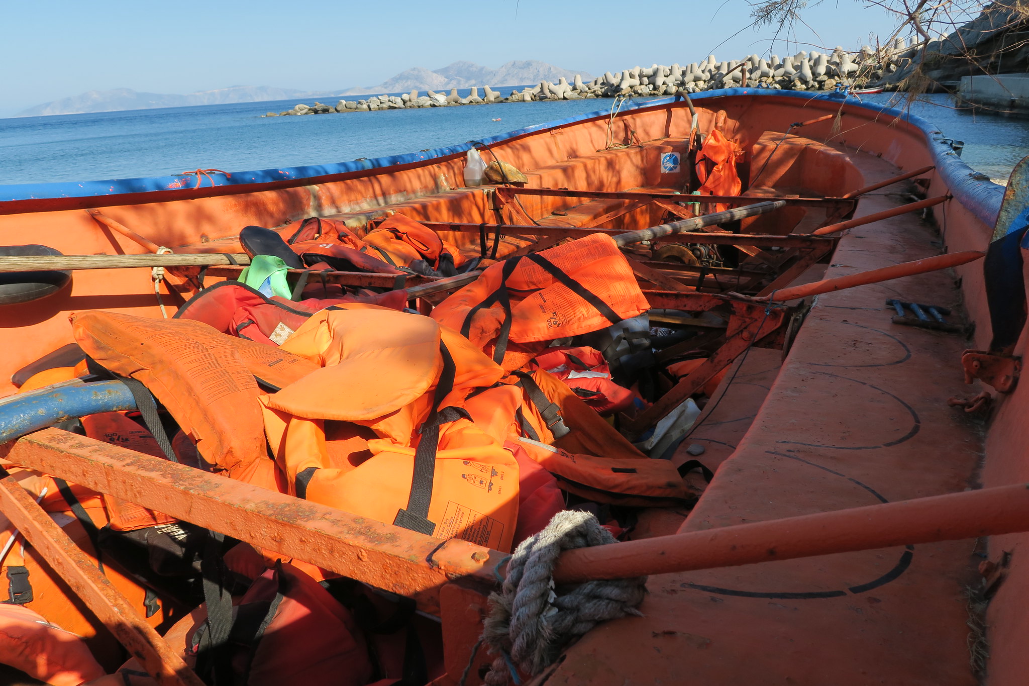 Migrant / refugee lifeboat at Therma beach. Photo source: adamansel52 / Flickr, CC BY 2.0