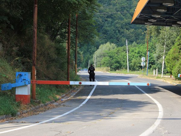 Serbian-Bulgarian border at Bosilegrad. Photo source: Julian Nyča / Wikimedia Commons, CC BY-SA 3.0