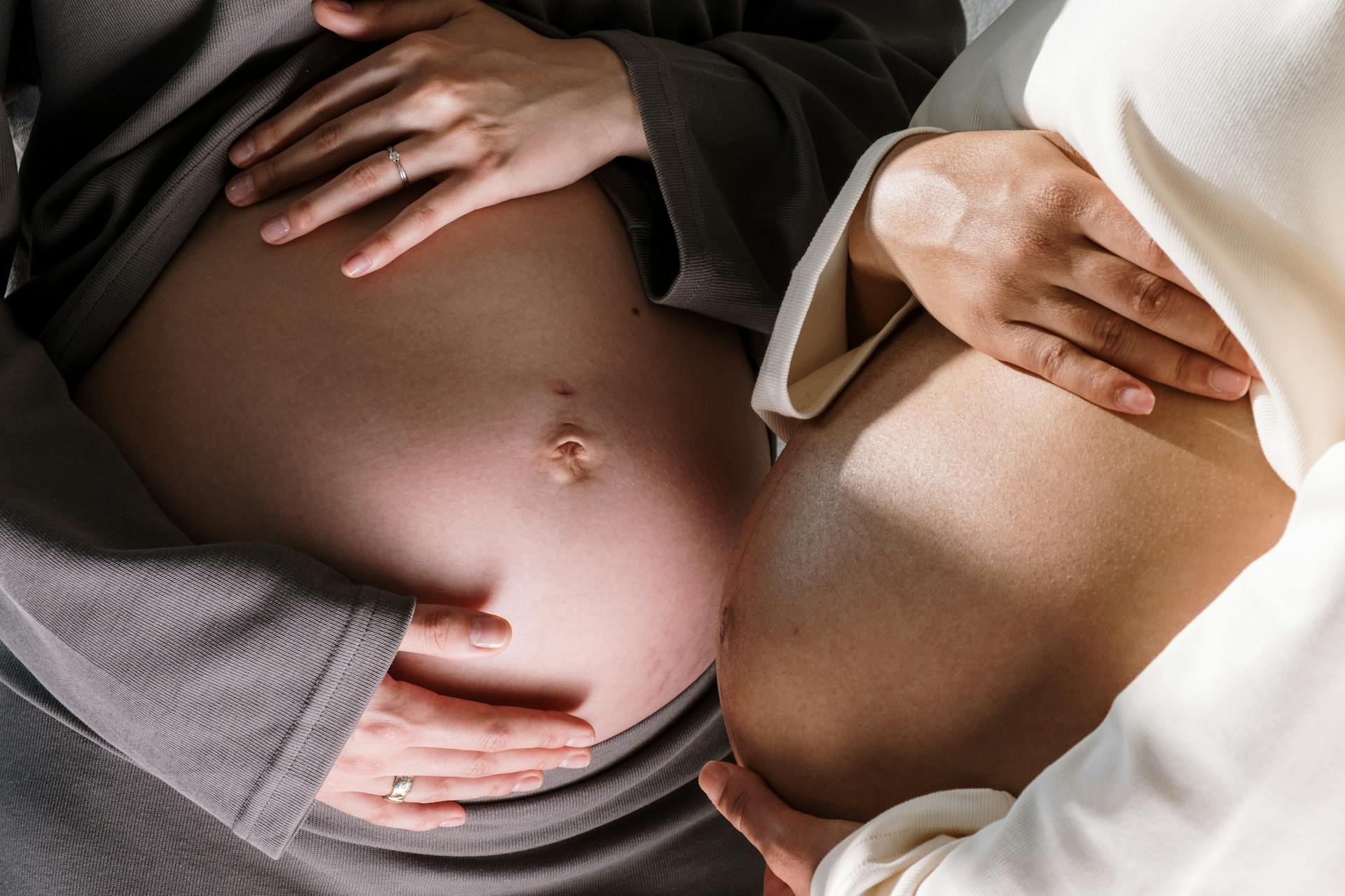 Two Pregnant Women Touching with their Bare Bellies. Photo source: Cottonbro Studio / Pexels, Public Domain.