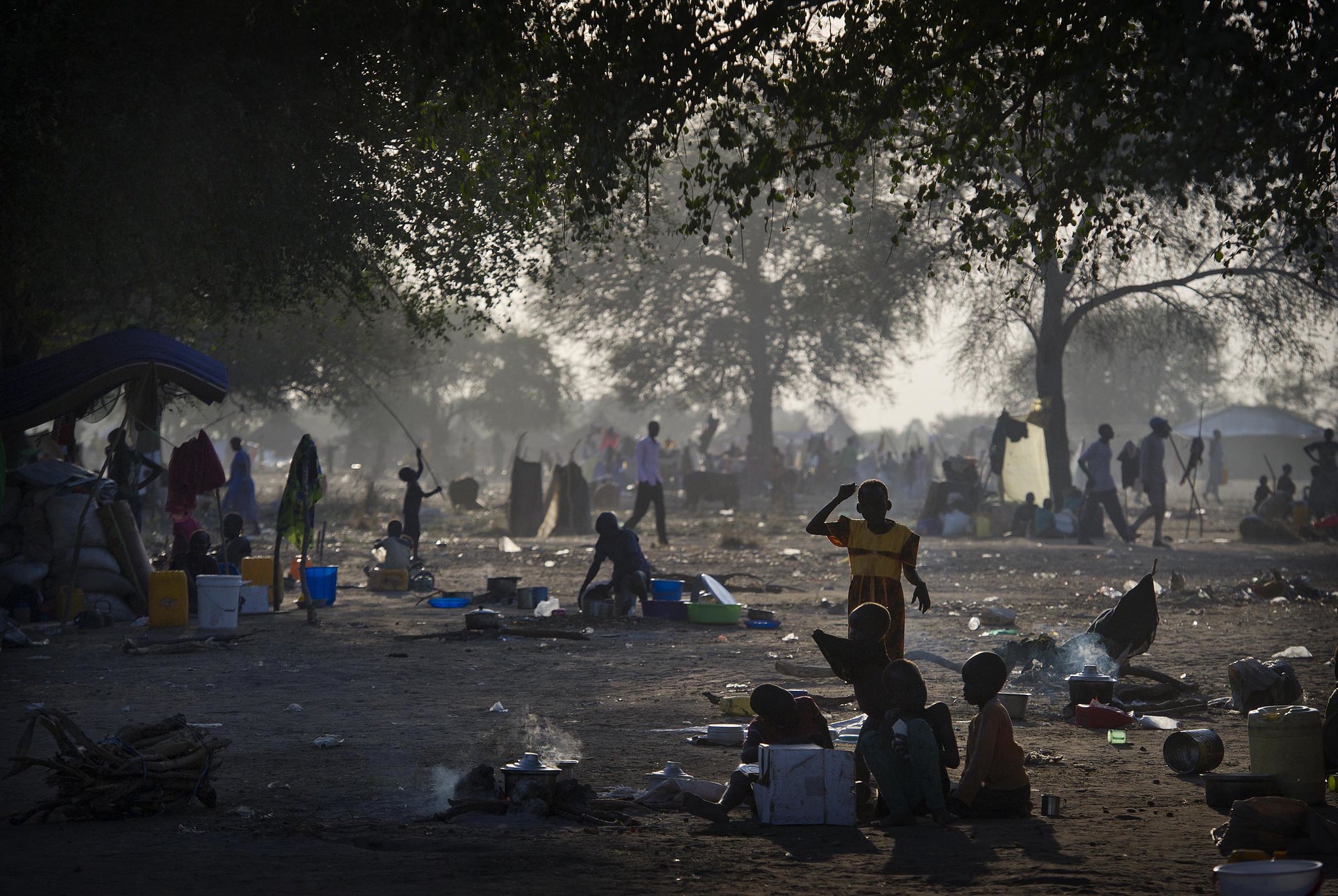 Inside the refugee camp in Minkaman, Awerial County, where people have been coming to escape the fighting in Bor, South Sudan, 2014. Source: Geoff Pugh / Nando and Elsa Peretti Foundations / Flickr, Public Domain (CC0)