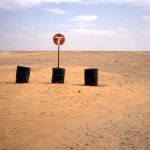 Road sign of the Trans Sahara Highway (Hoggar desert track) in Niger (Photo: Albert Backer / Wikimedia Commons)