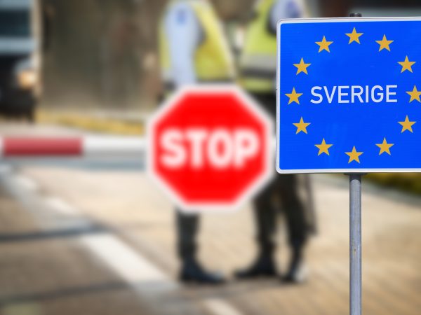 Authorities conduct inspections at the Swedish border. Photo source: Shutterstock.