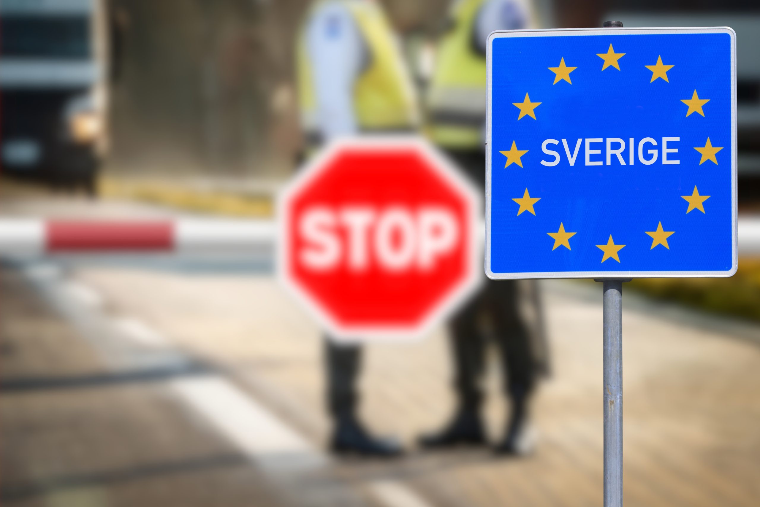 Authorities conduct inspections at the Swedish border. Photo source: Shutterstock.