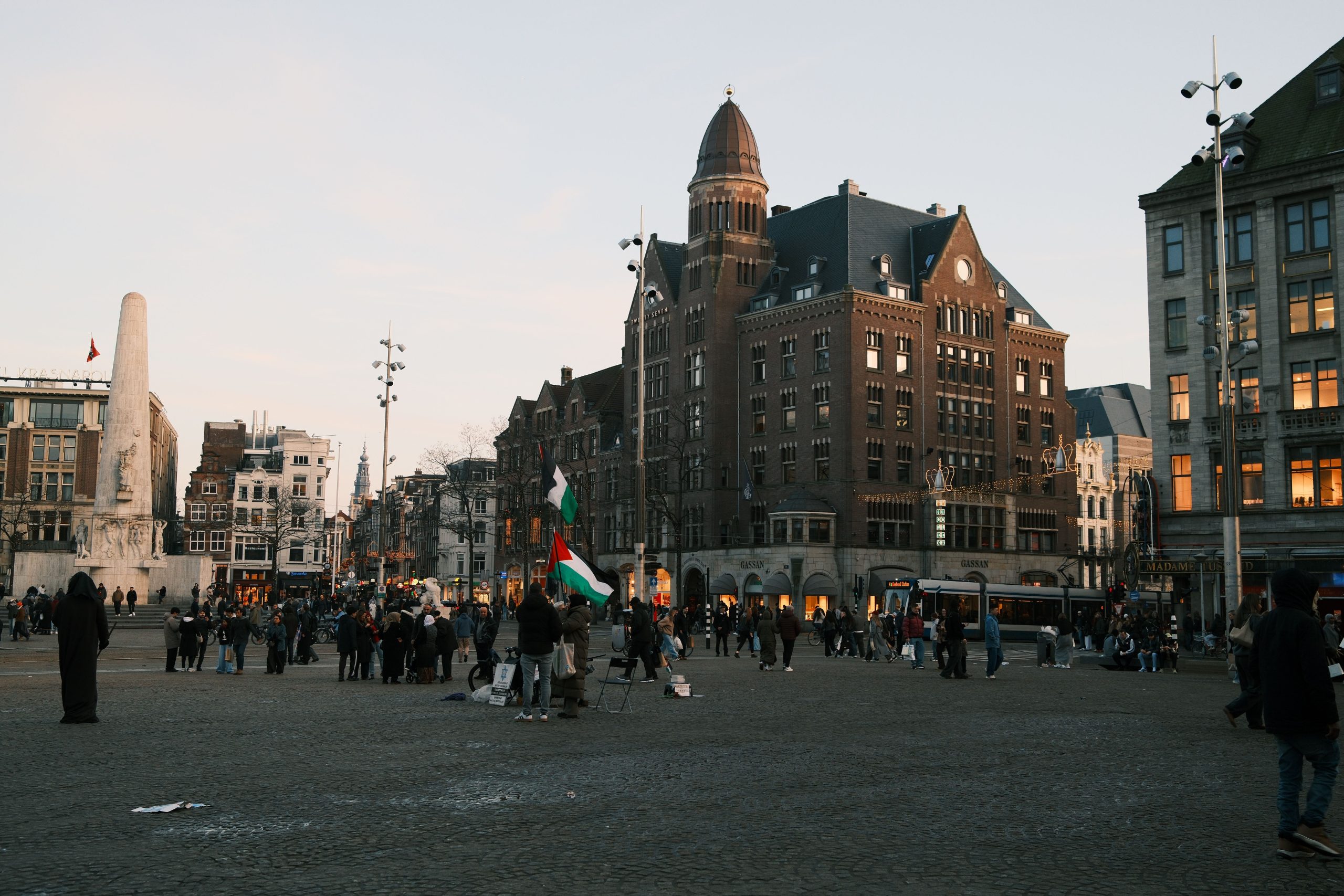 Dam Square, Amsterdam (Photo: Emre Gencer / Pexels)