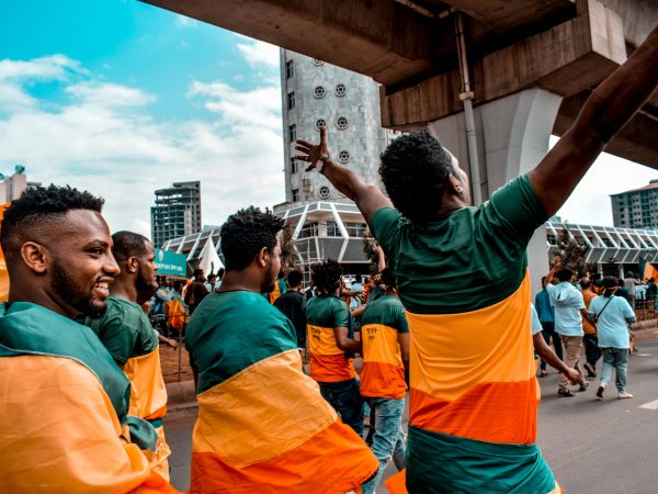 Ethiopian People wellcome back Patriotic Ginbot 7. Photo source: Yonatan Tesfaye / Unsplash.